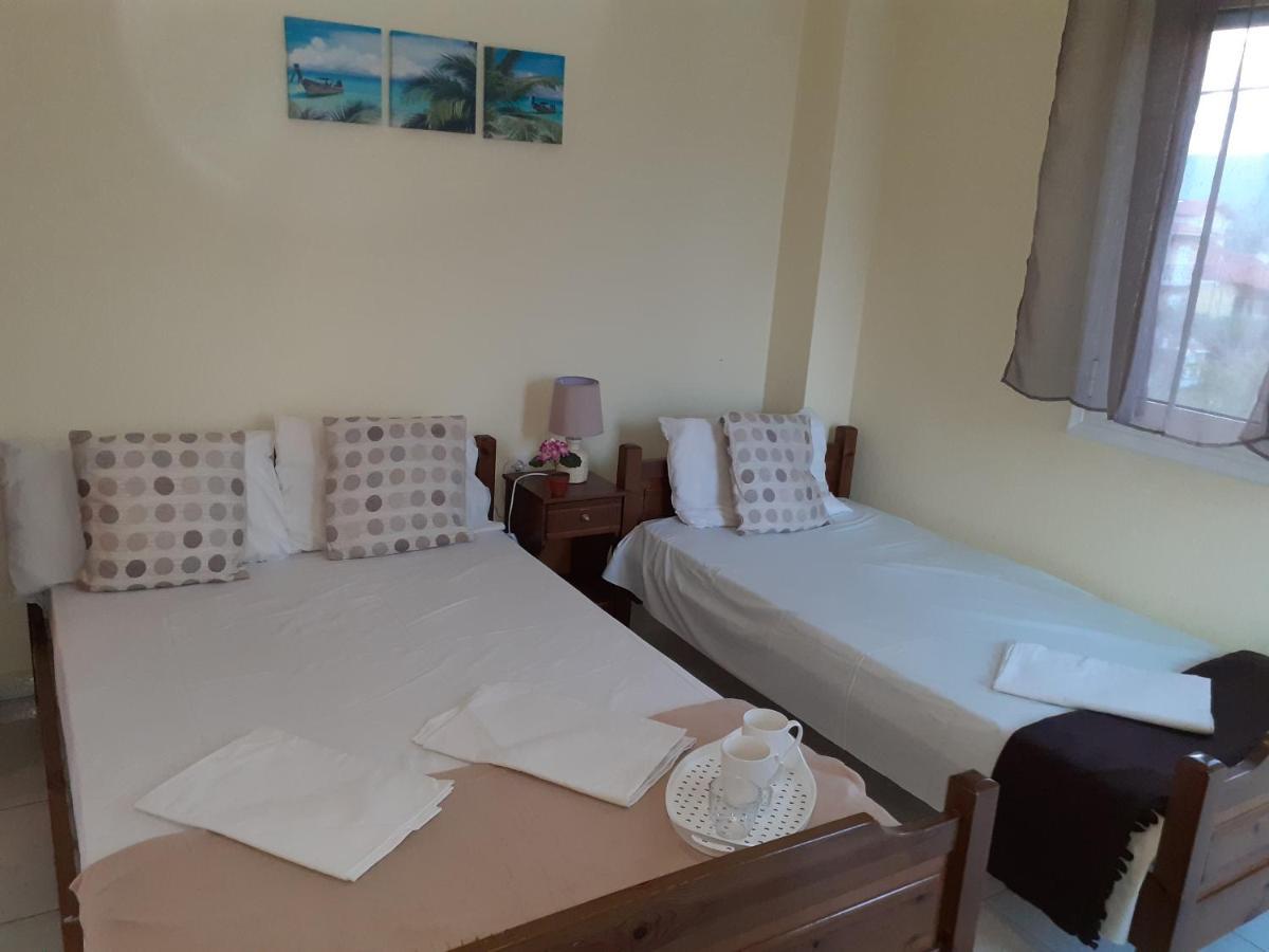 Polis΄ House Appartement Vrasná Buitenkant foto