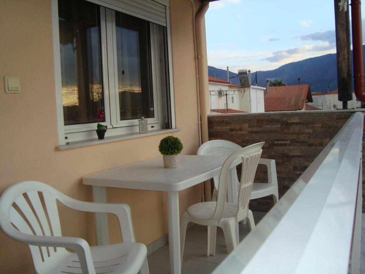Polis΄ House Appartement Vrasná Buitenkant foto