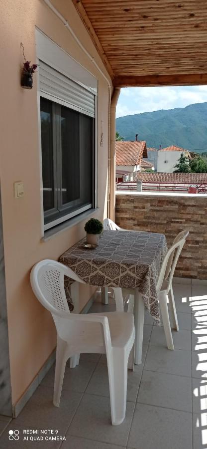 Polis΄ House Appartement Vrasná Buitenkant foto