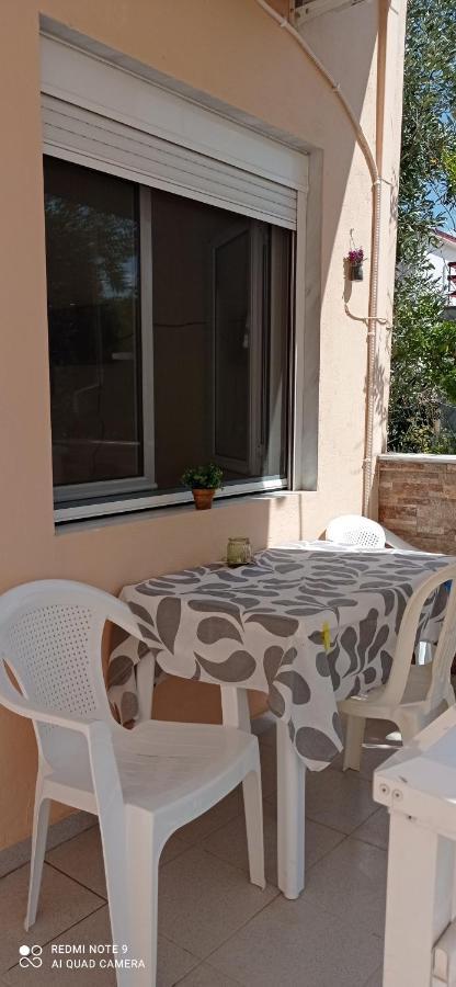 Polis΄ House Appartement Vrasná Buitenkant foto