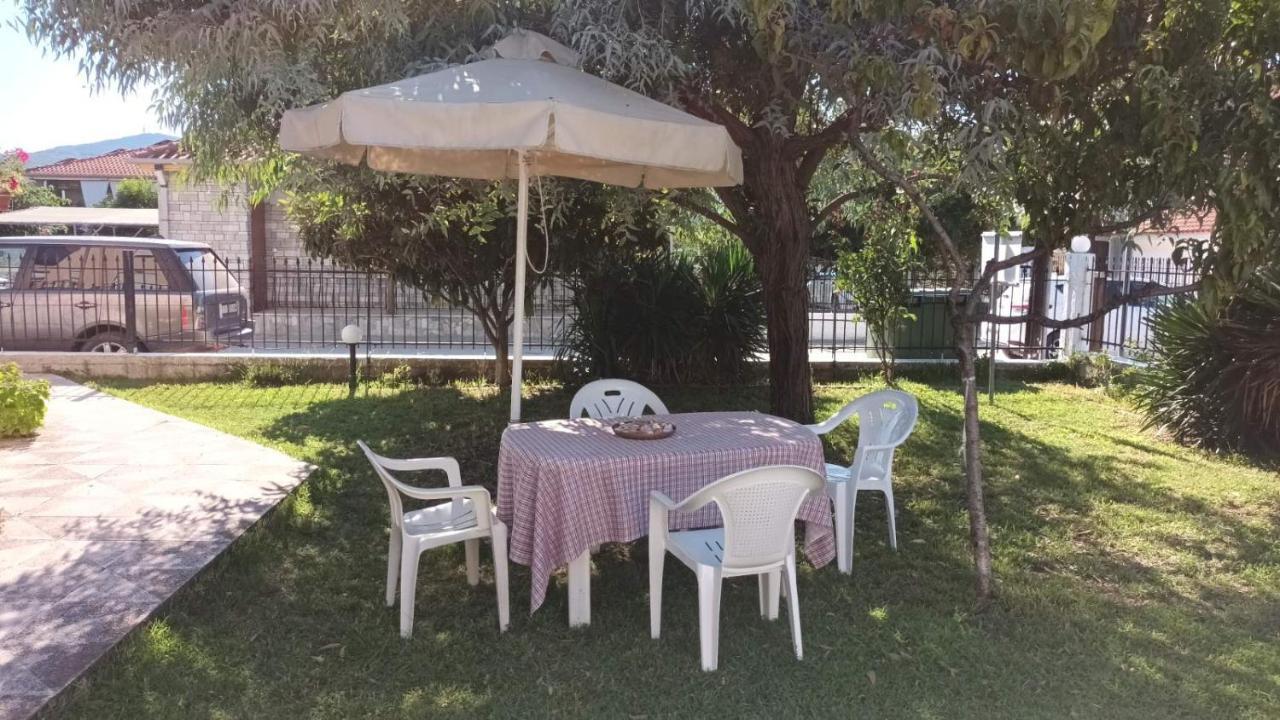 Polis΄ House Appartement Vrasná Buitenkant foto